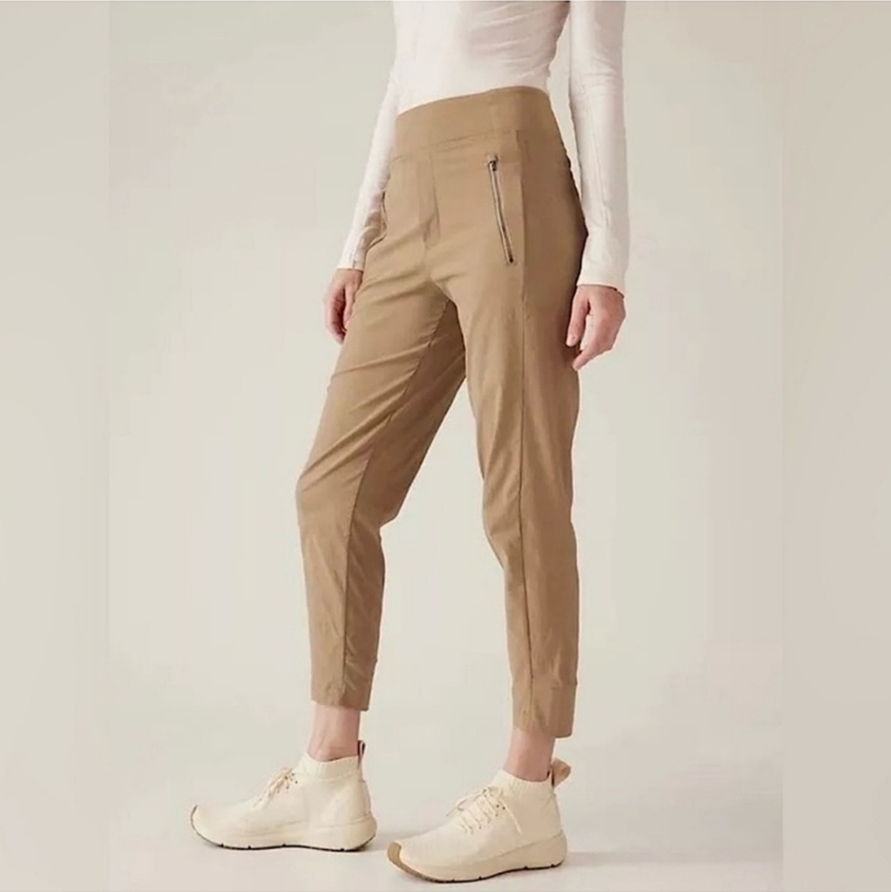 Athleta Trekkie North High Rise Cargo Tech Jogger Pants Loose Fit Tan Size 14